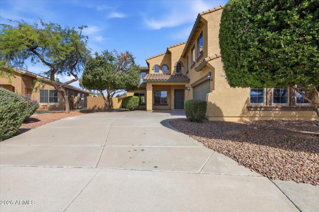 Real Estate Picture 3