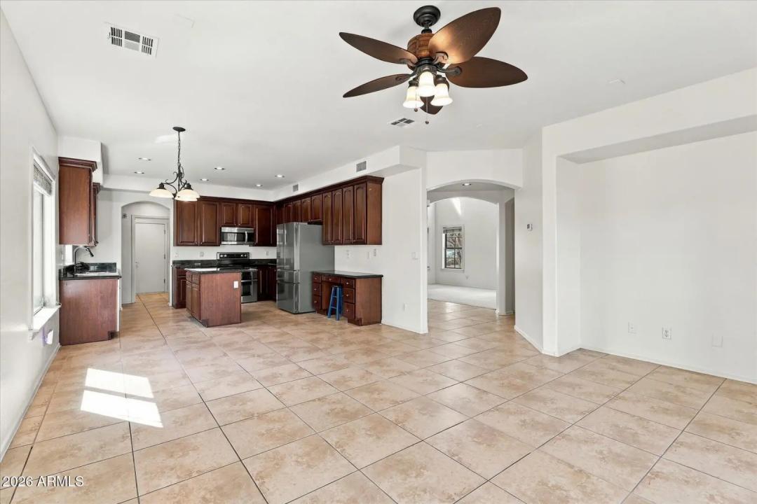 Real Estate Picture 14