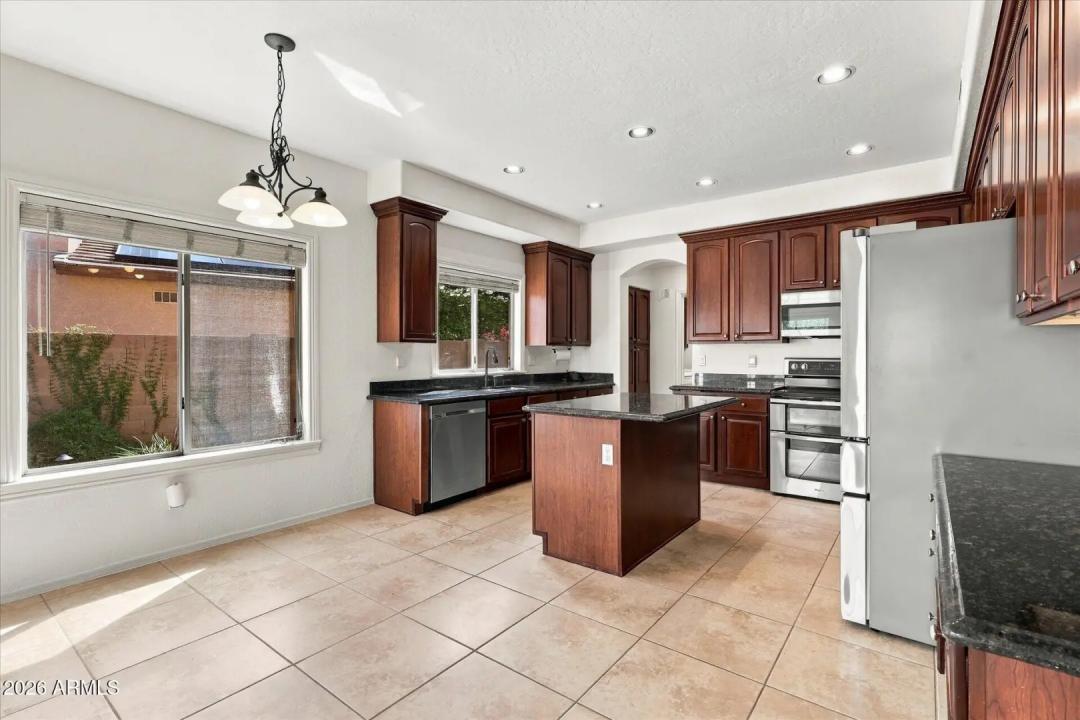 Real Estate Picture 17