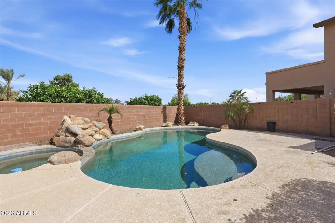 Real Estate Picture 50