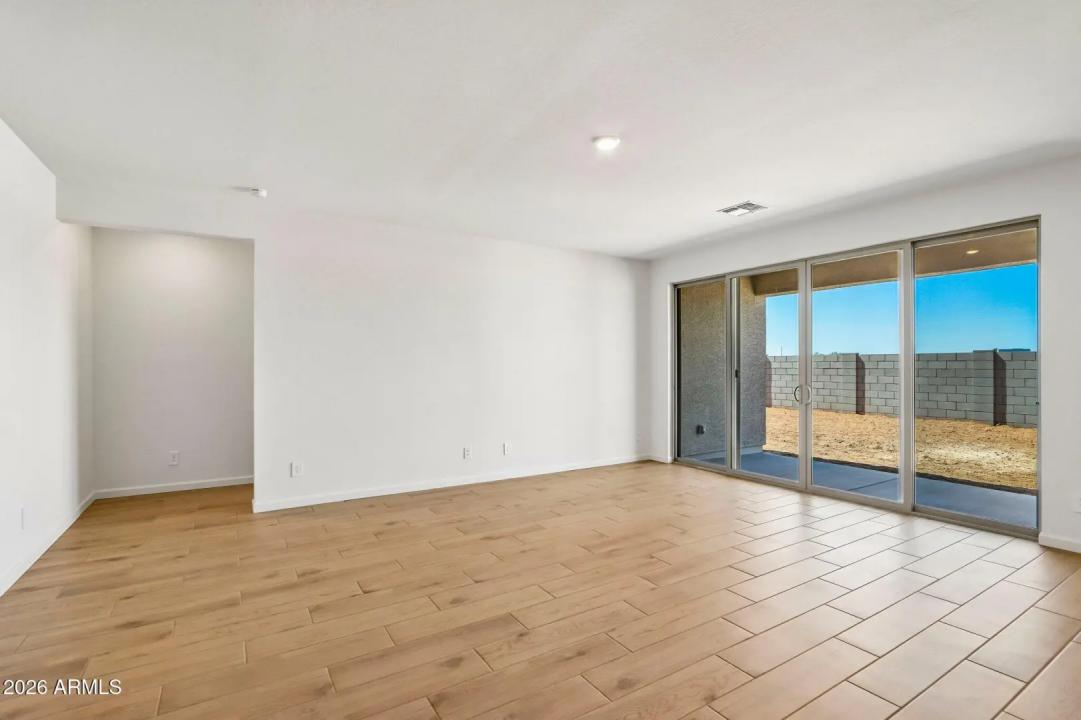 Real Estate Picture 5