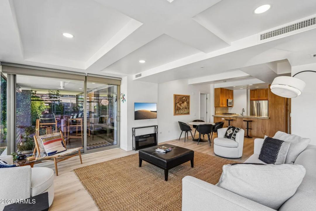 Real Estate Picture 3