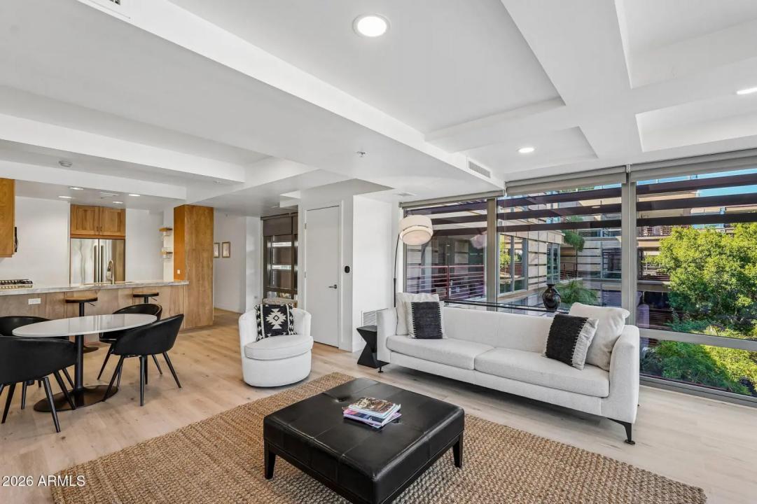 Real Estate Picture 4