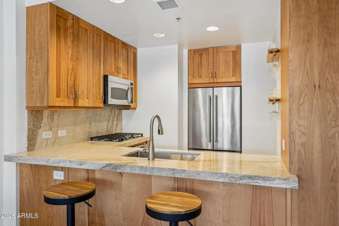 Real Estate Picture 7