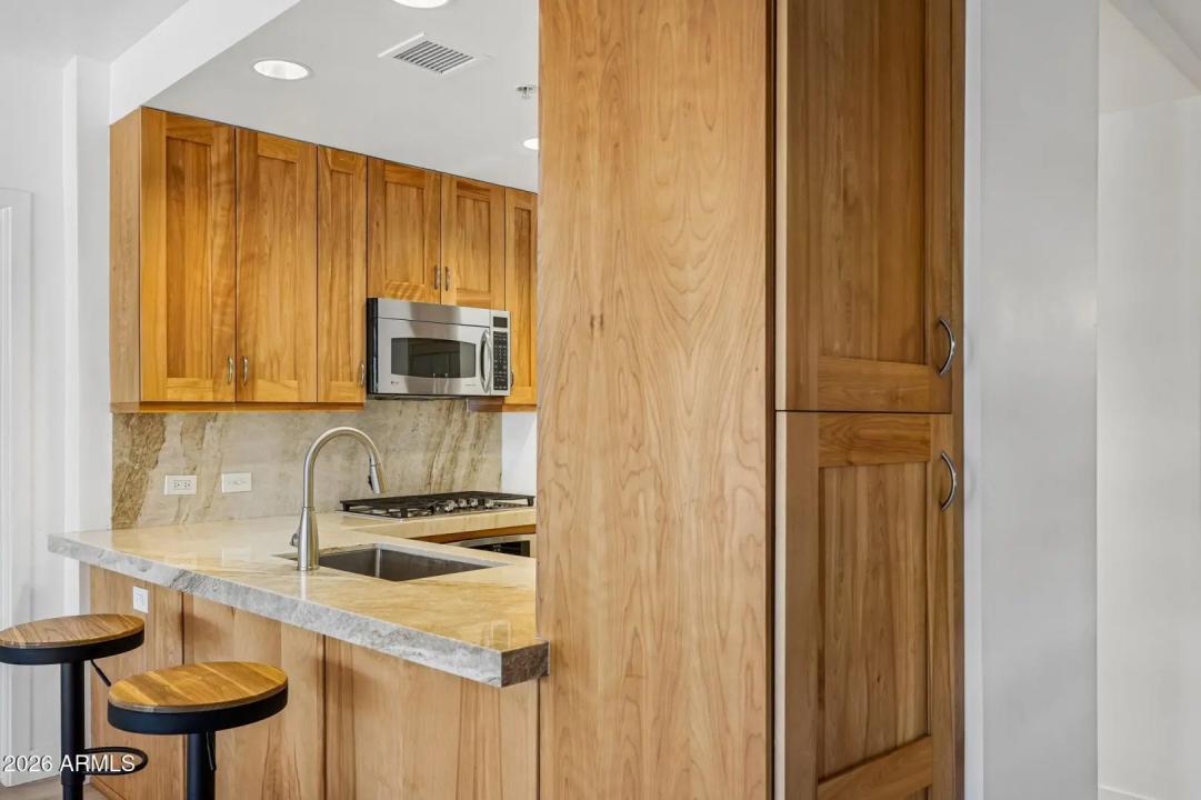 Real Estate Picture 11