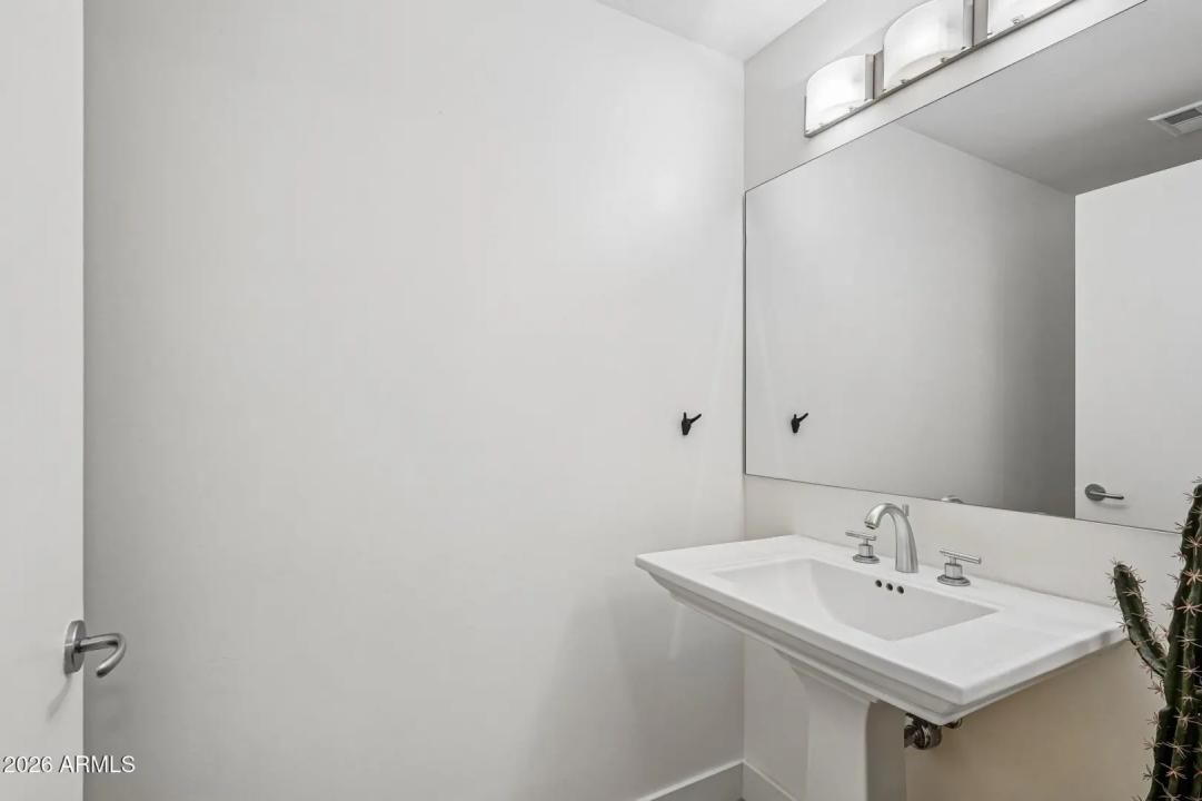 Real Estate Picture 12