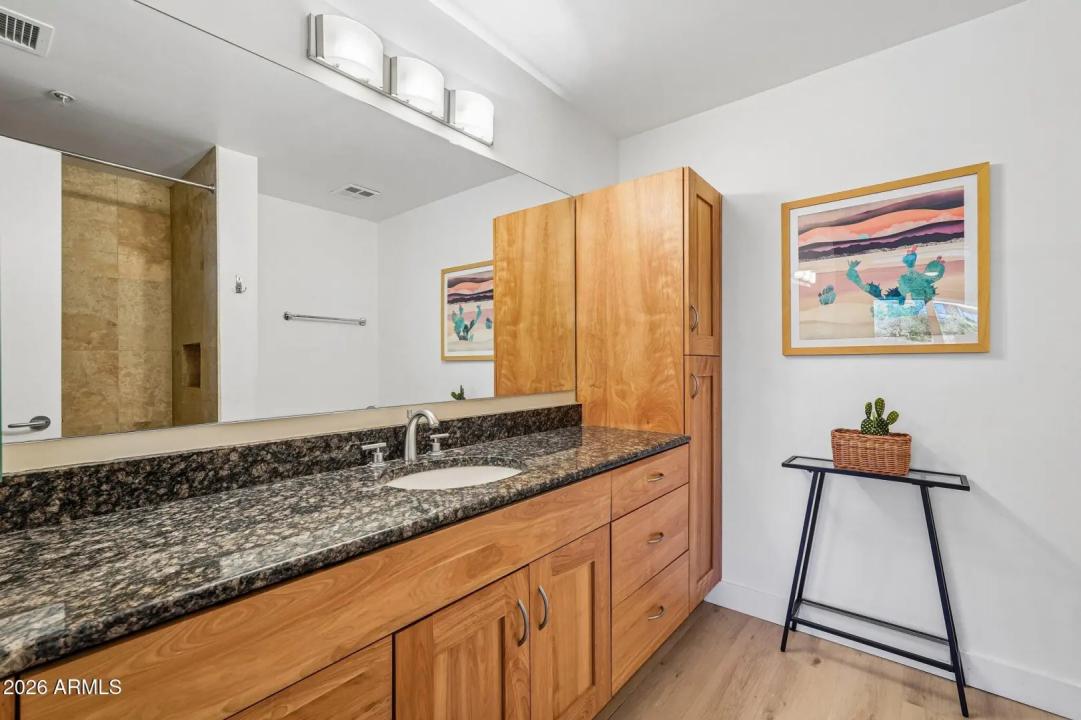 Real Estate Picture 18