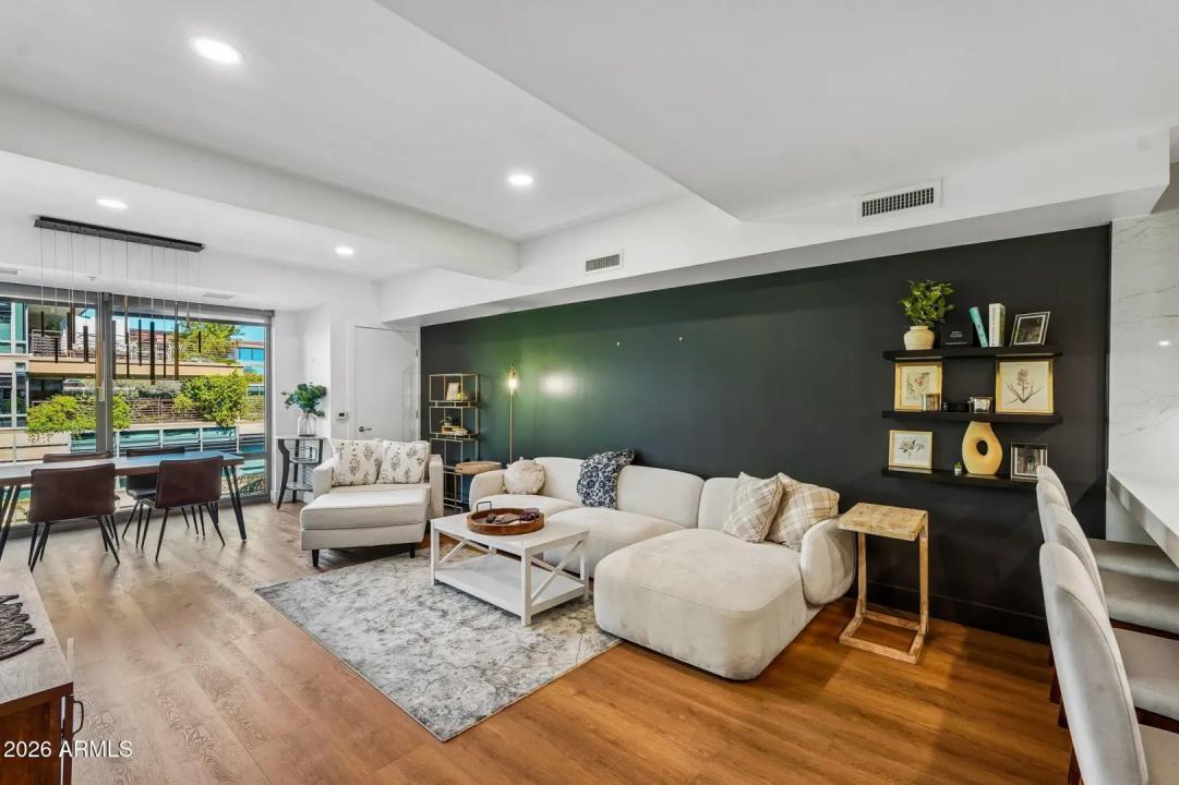 Real Estate Picture 3