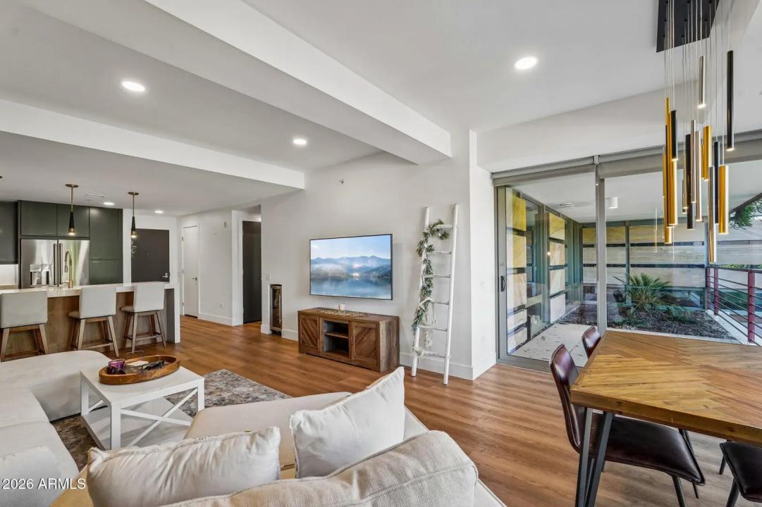 Real Estate Picture 4