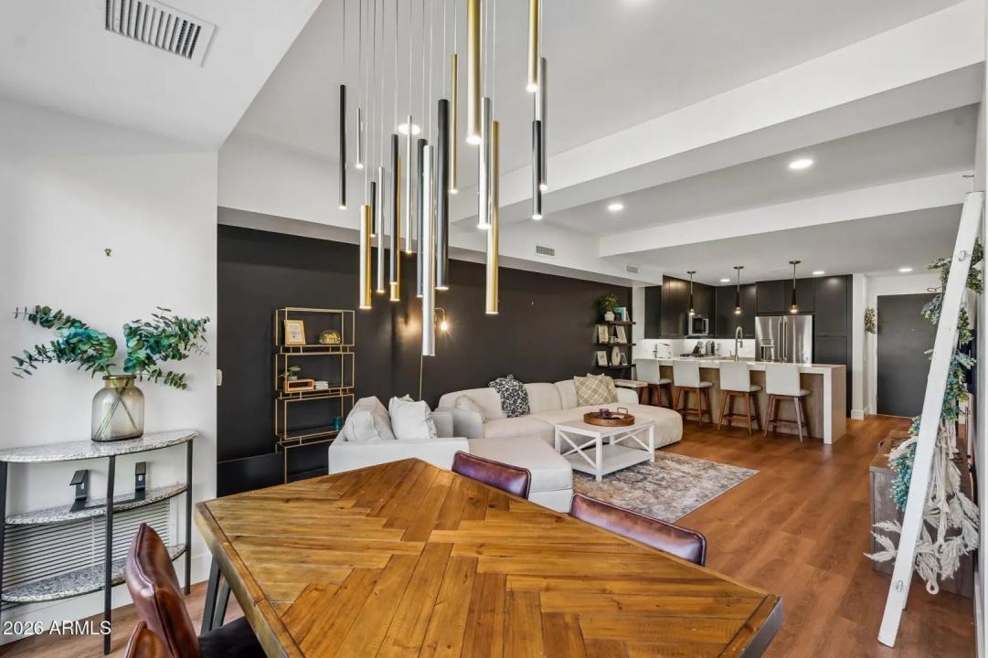 Real Estate Picture 6