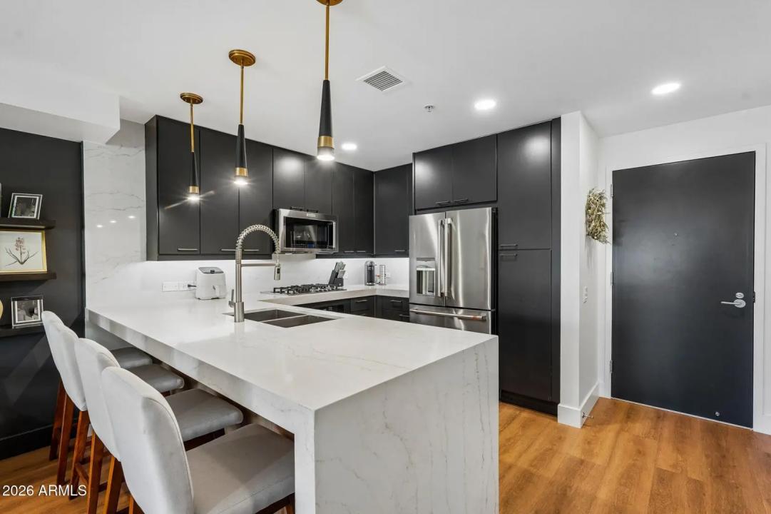 Real Estate Picture 7