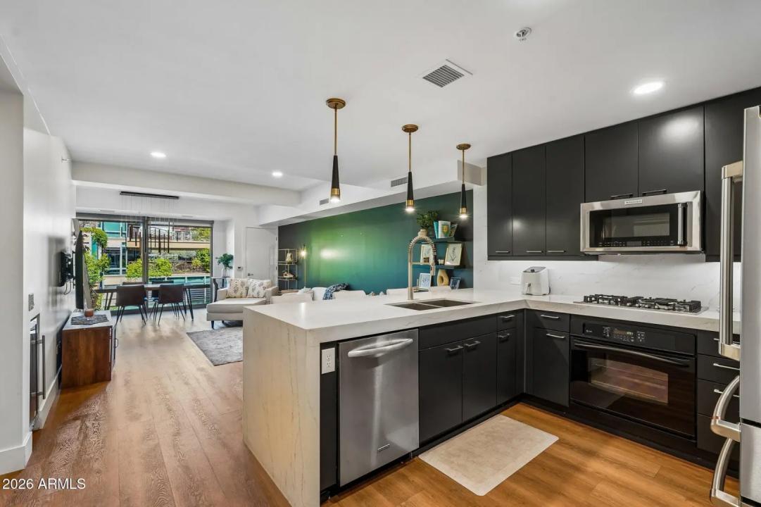 Real Estate Picture 9