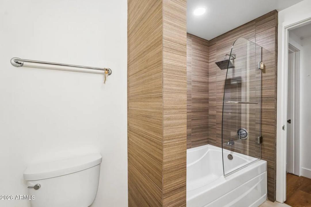 Real Estate Picture 23