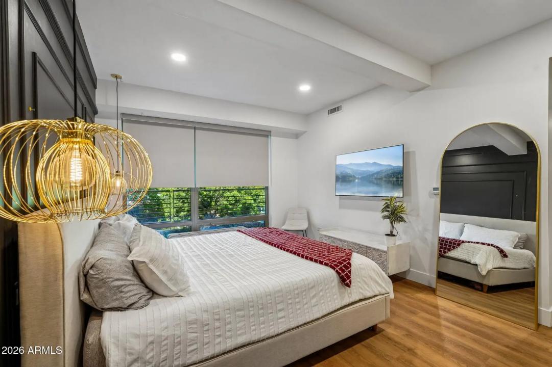Real Estate Picture 14