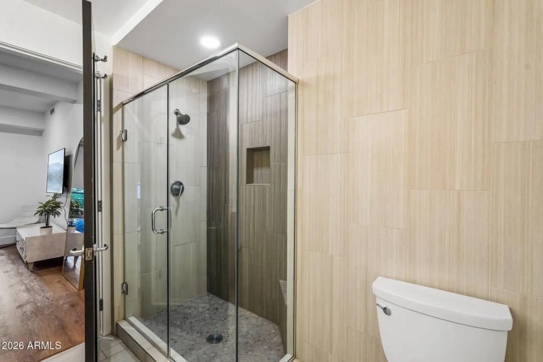 Real Estate Picture 17