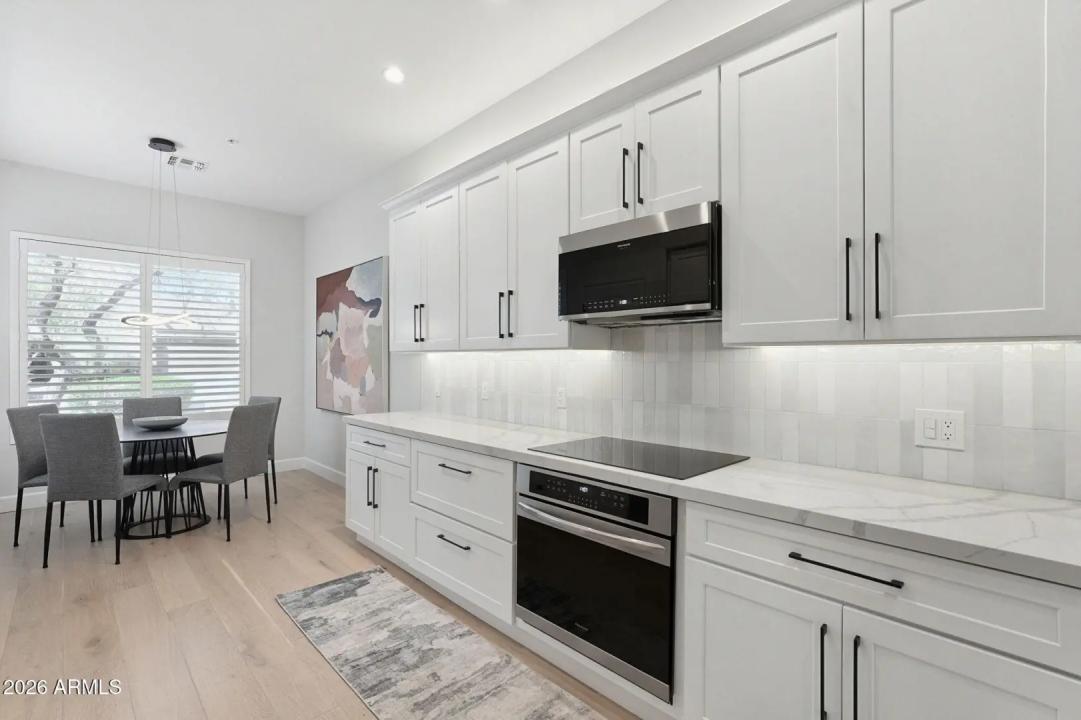 Real Estate Picture 8