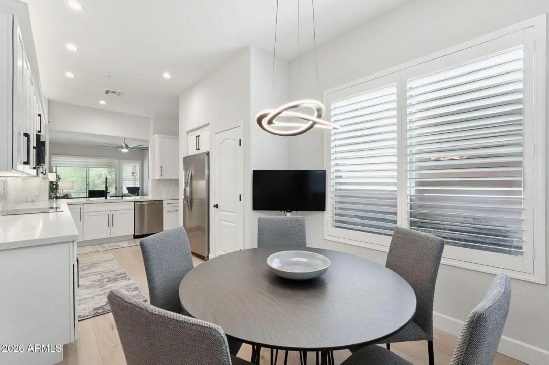 Real Estate Picture 11
