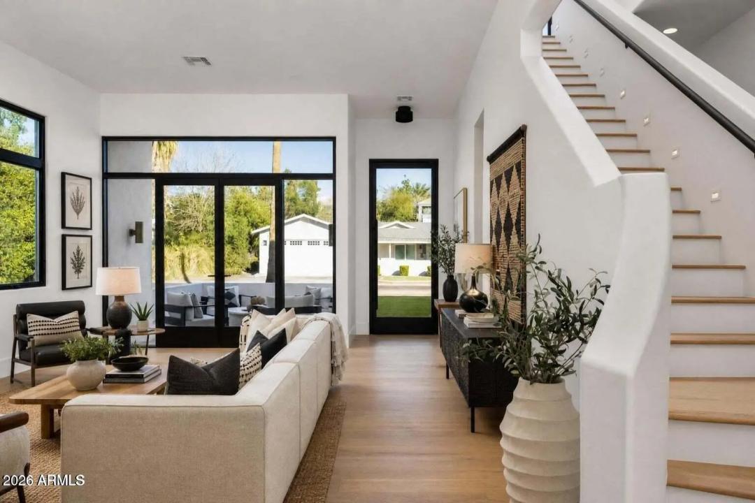 Real Estate Picture 4
