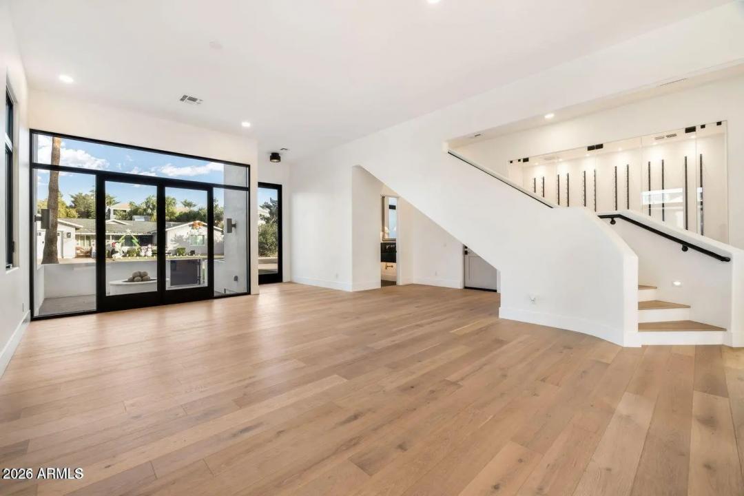Real Estate Picture 5