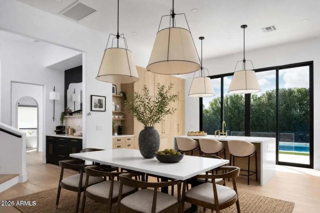 Real Estate Picture 7