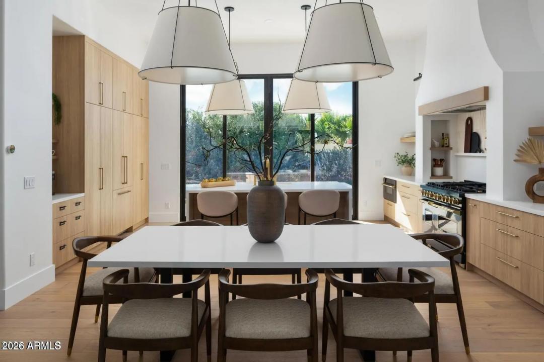 Real Estate Picture 11