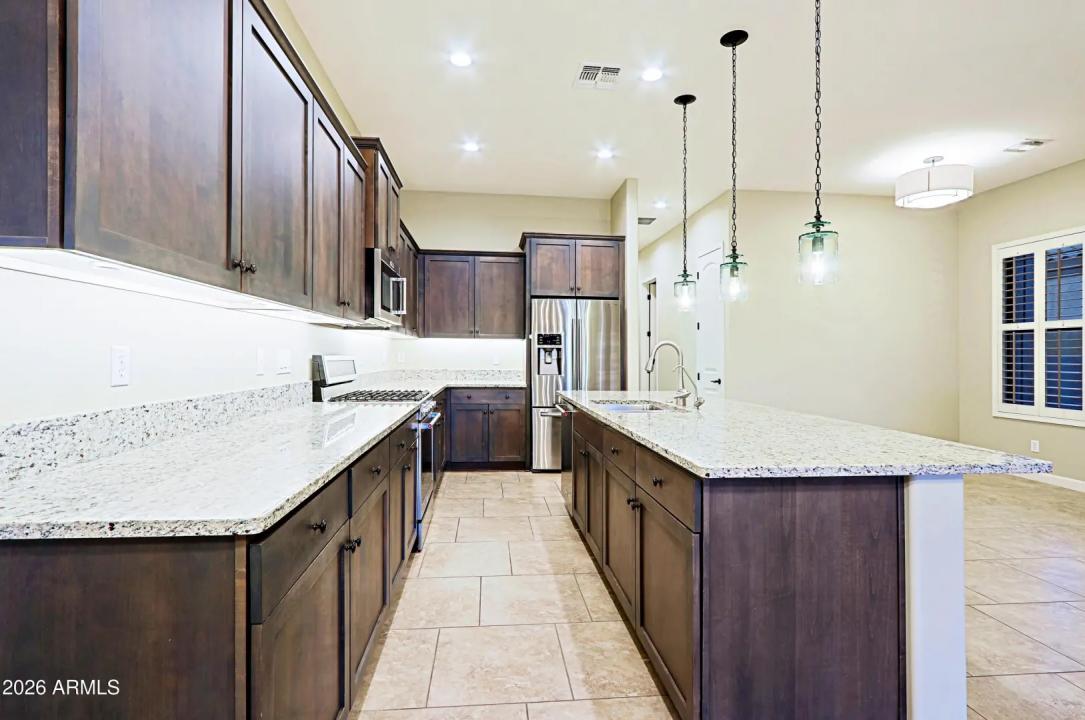 Real Estate Picture 12