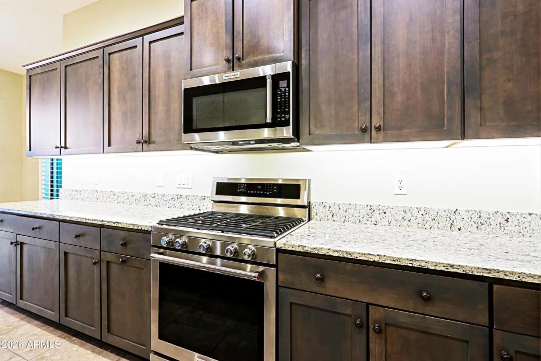 Real Estate Picture 14