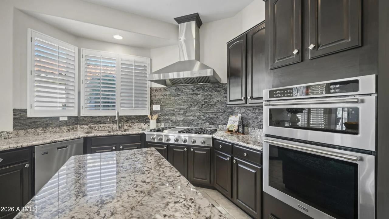 Real Estate Picture 16