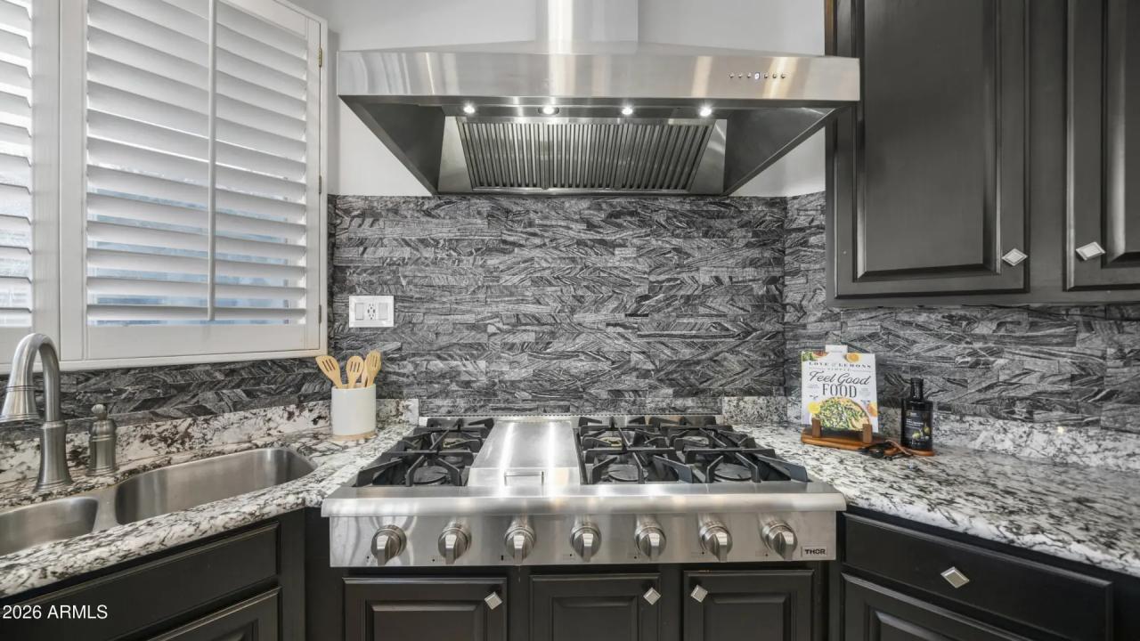 Real Estate Picture 17