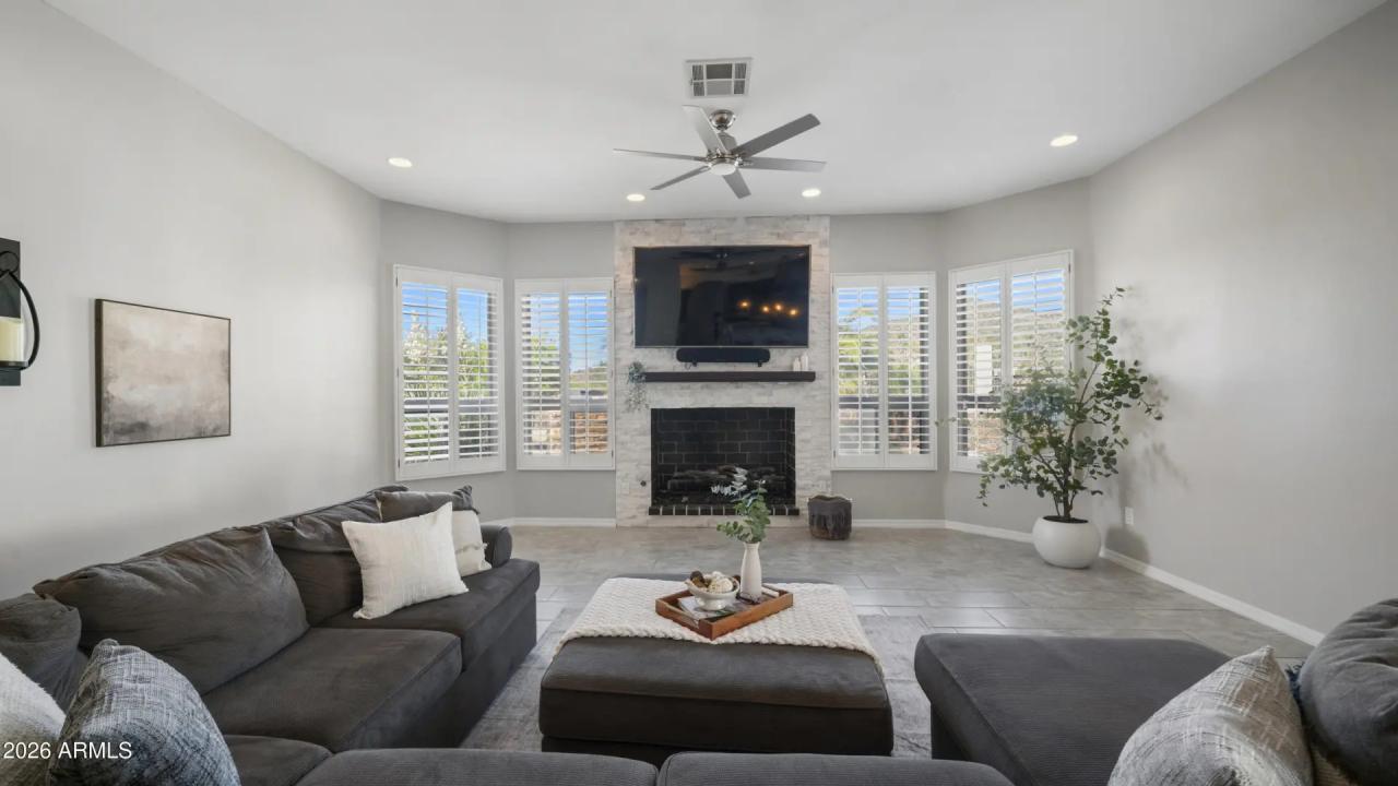 Real Estate Picture 23