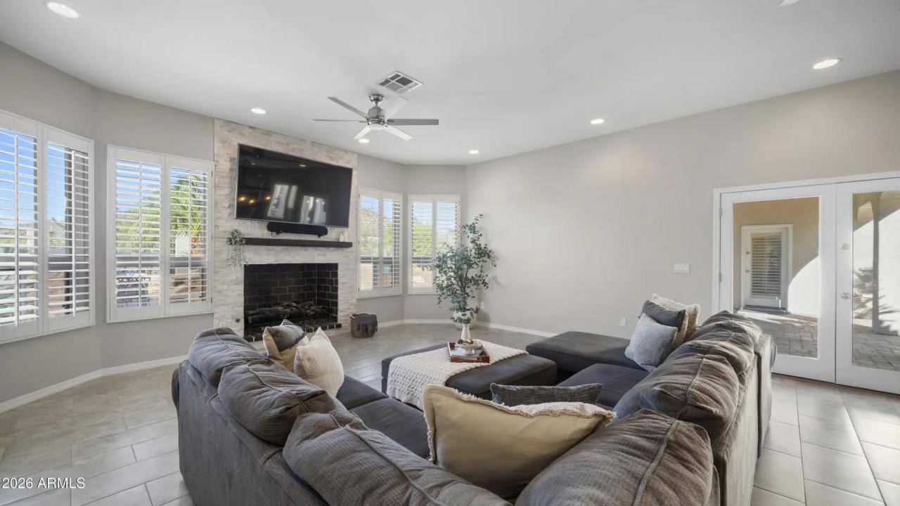 Real Estate Picture 24