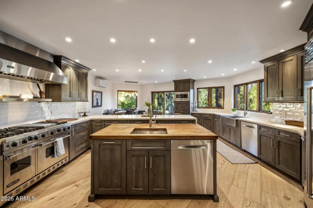 Real Estate Picture 7