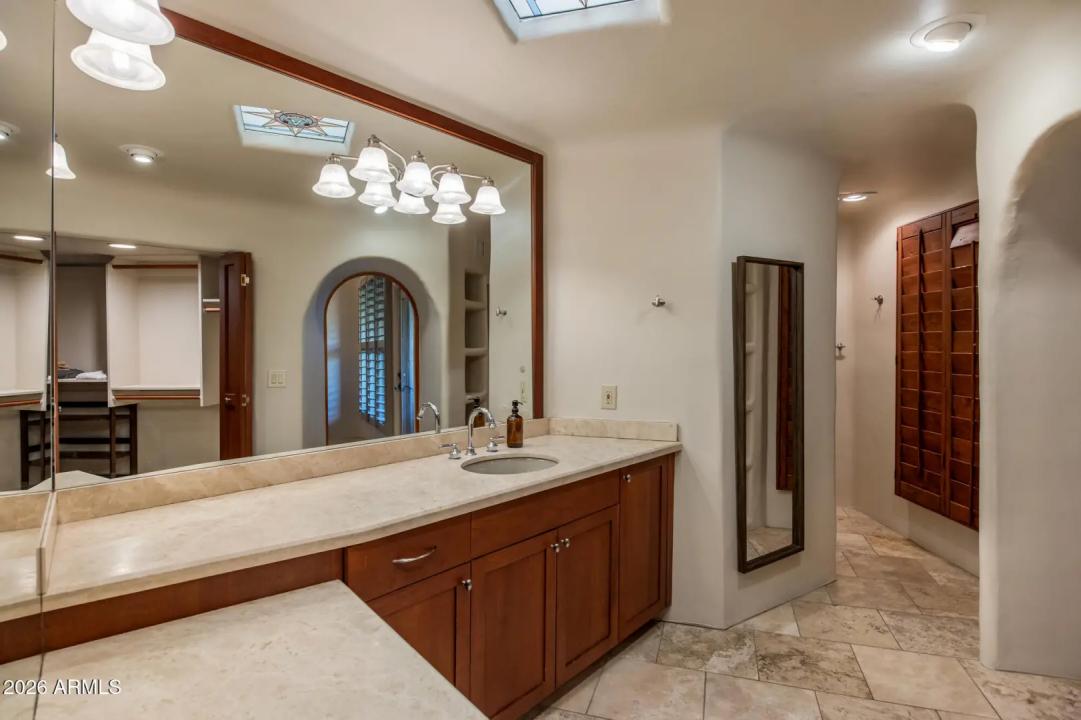 Real Estate Picture 50