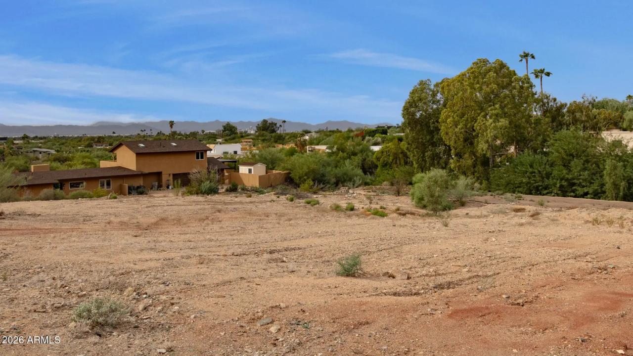 Real Estate Picture 3