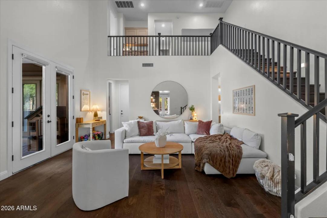 Real Estate Picture 4