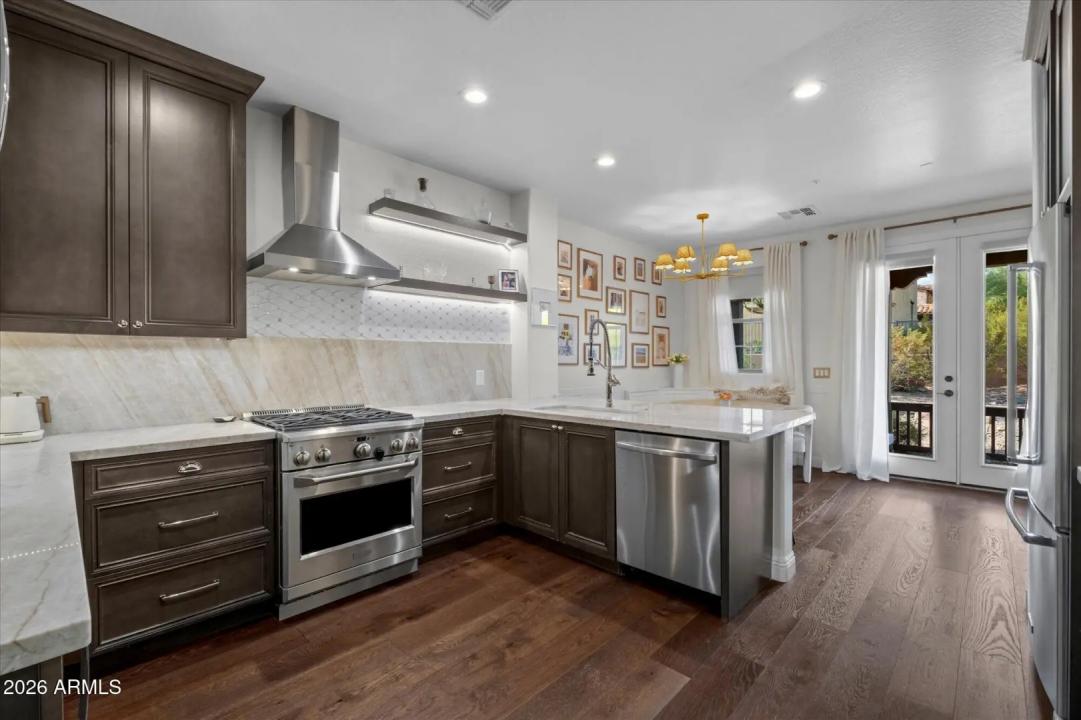 Real Estate Picture 7