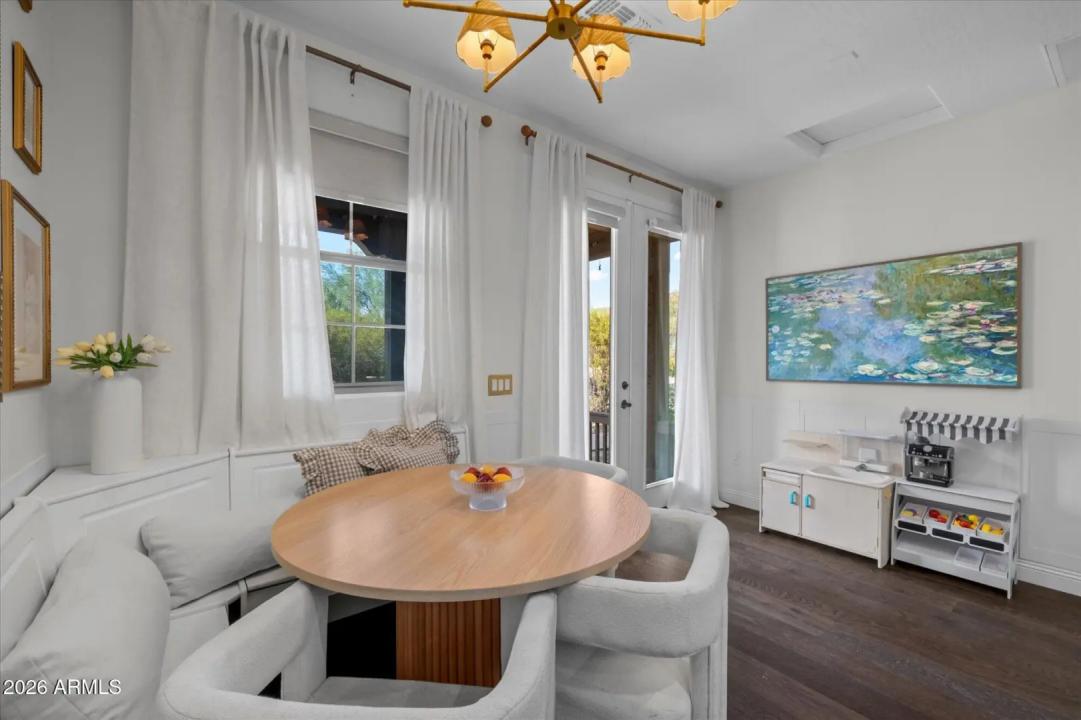 Real Estate Picture 10