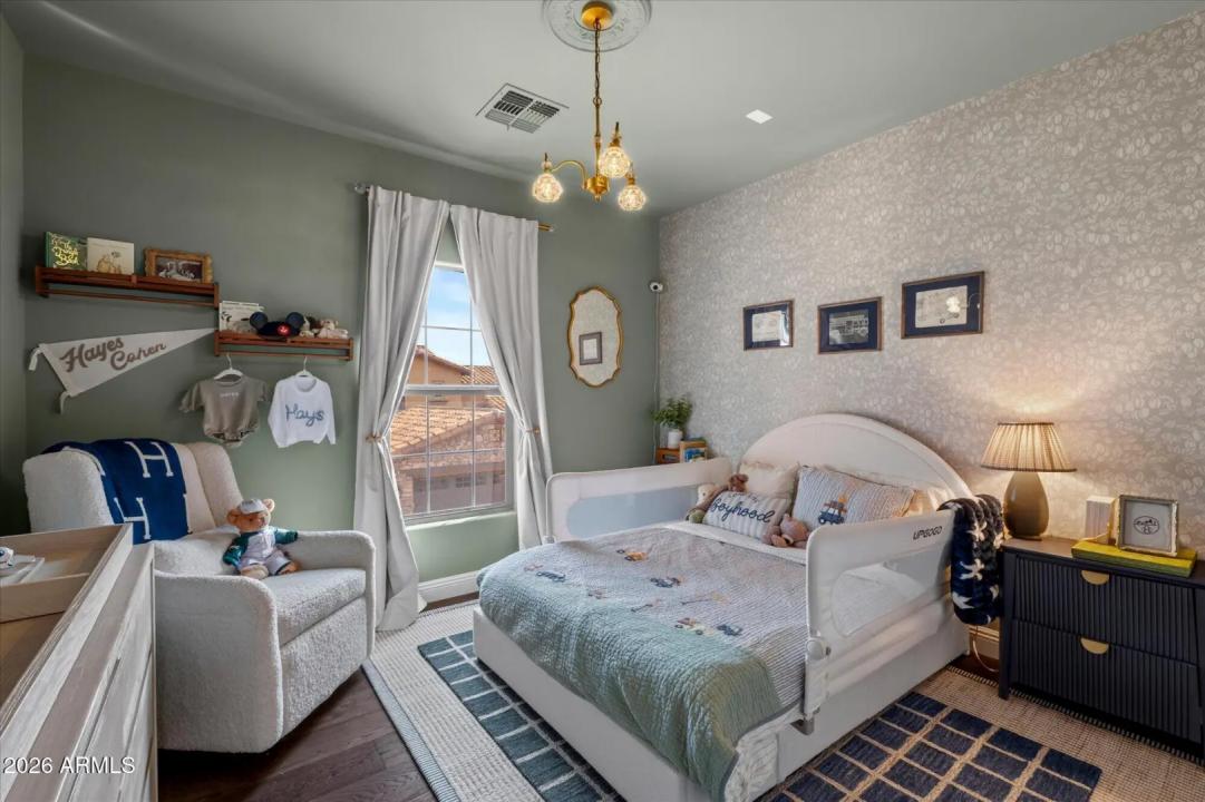 Real Estate Picture 18