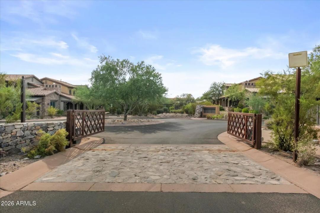 Real Estate Picture 25