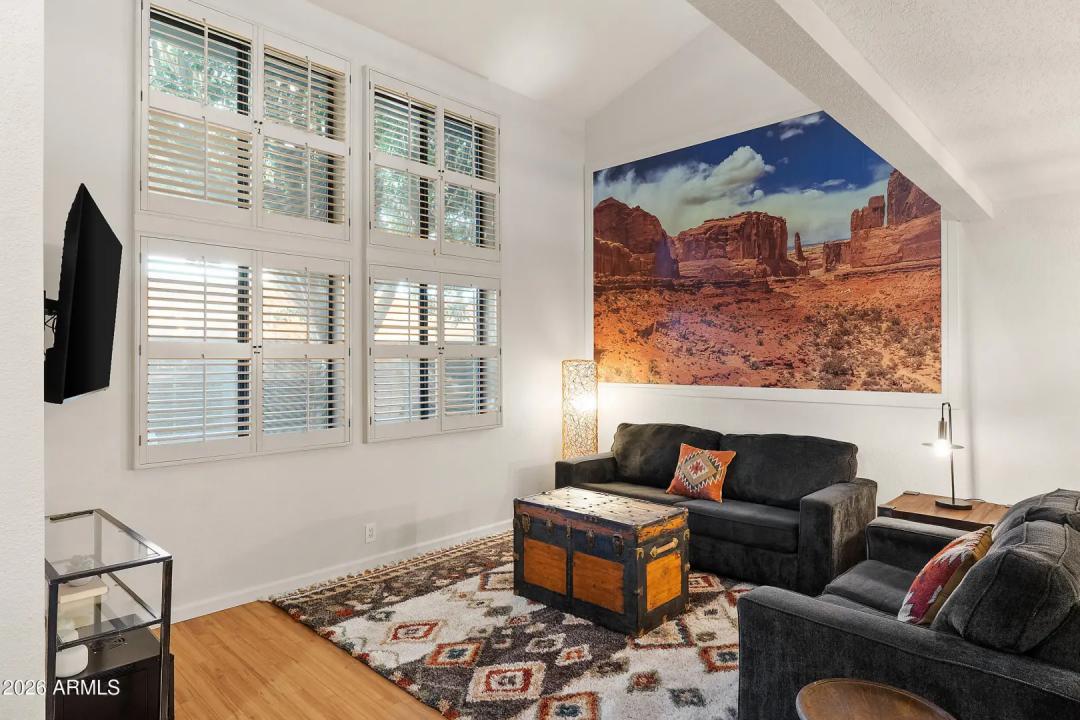 Real Estate Picture 4