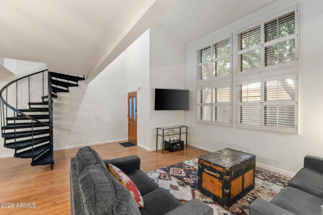 Real Estate Picture 6