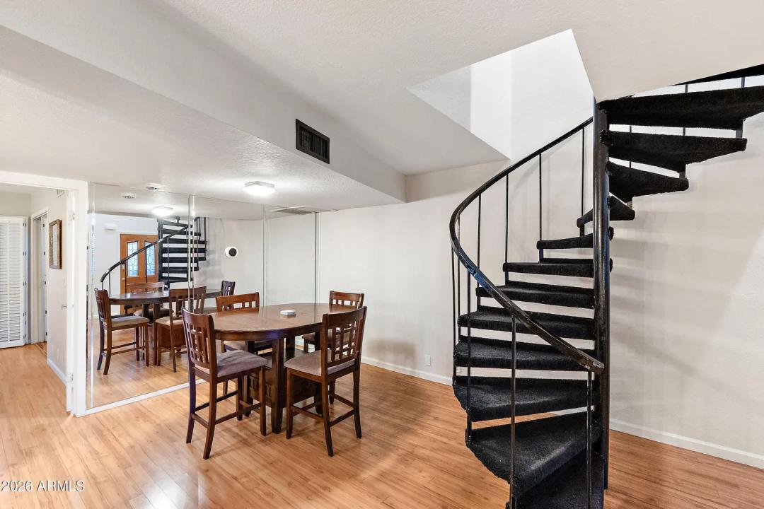 Real Estate Picture 9