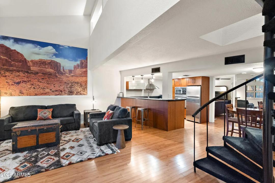 Real Estate Picture 3