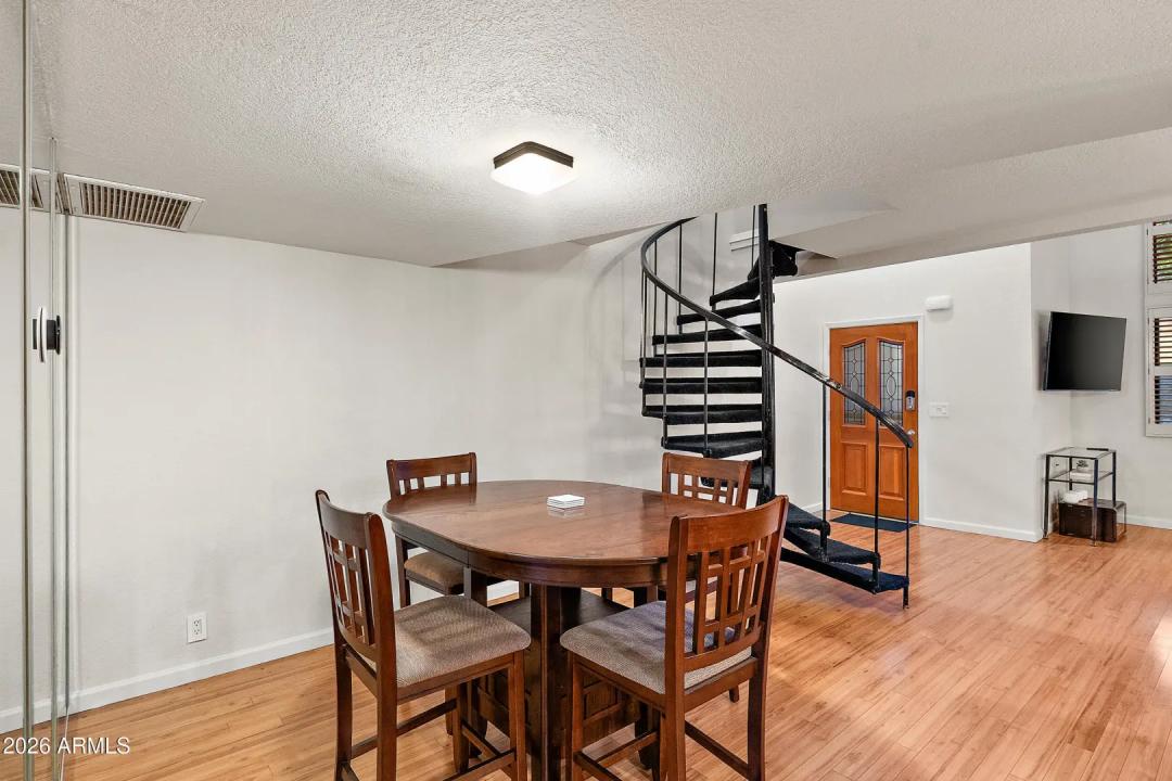 Real Estate Picture 15