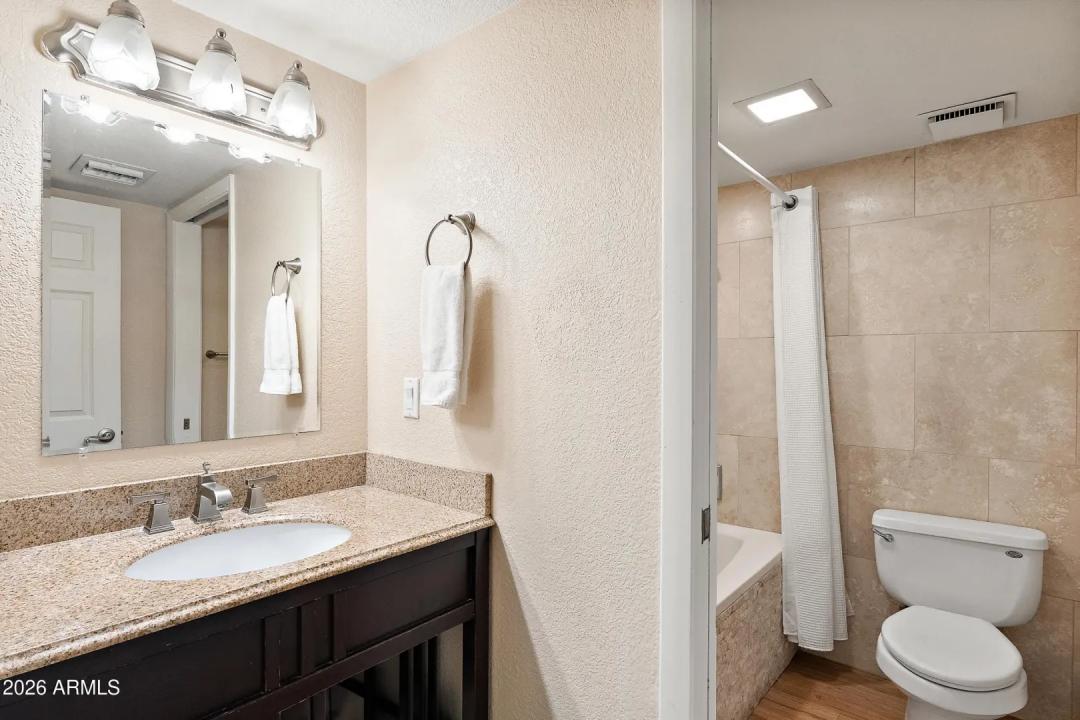 Real Estate Picture 12
