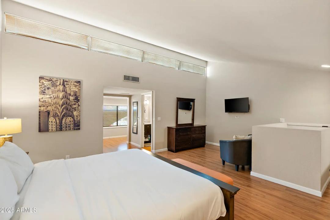 Real Estate Picture 17