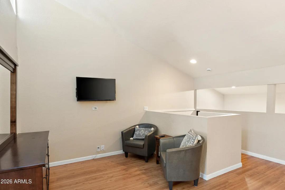 Real Estate Picture 18