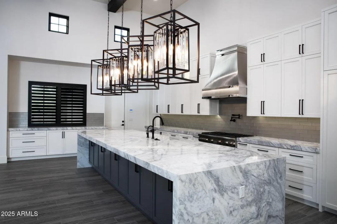 Real Estate Picture 6