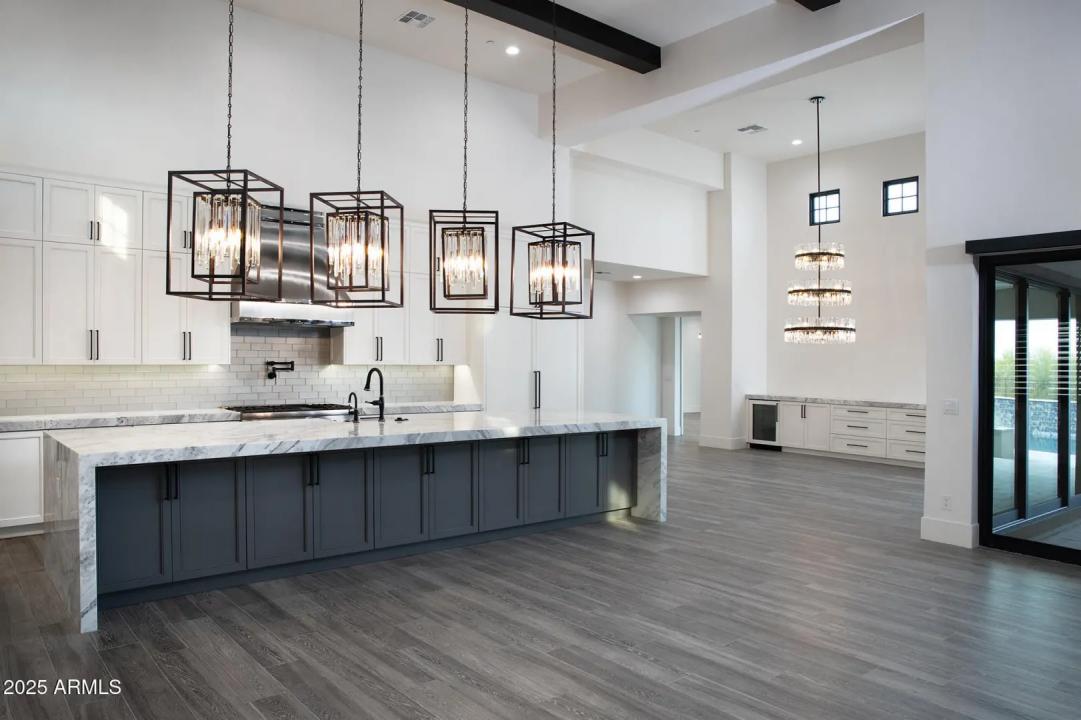 Real Estate Picture 7