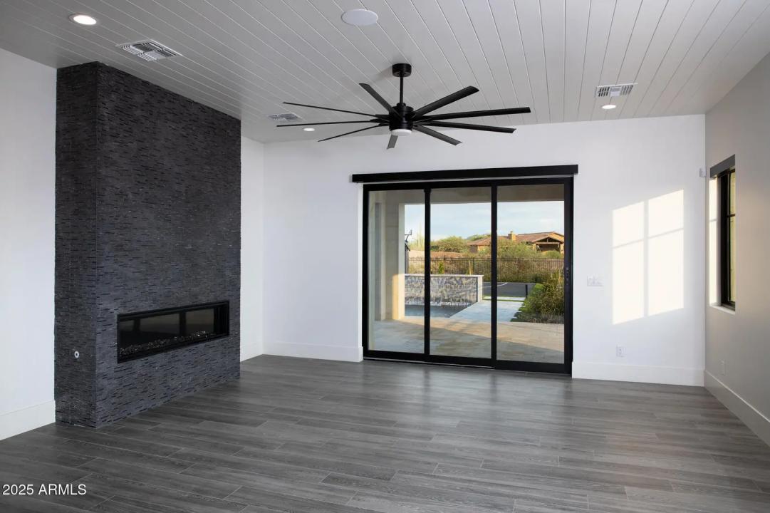 Real Estate Picture 14